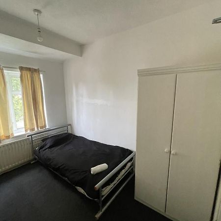 Cozy Private Rooms In Homestay Илфорд Экстерьер фото