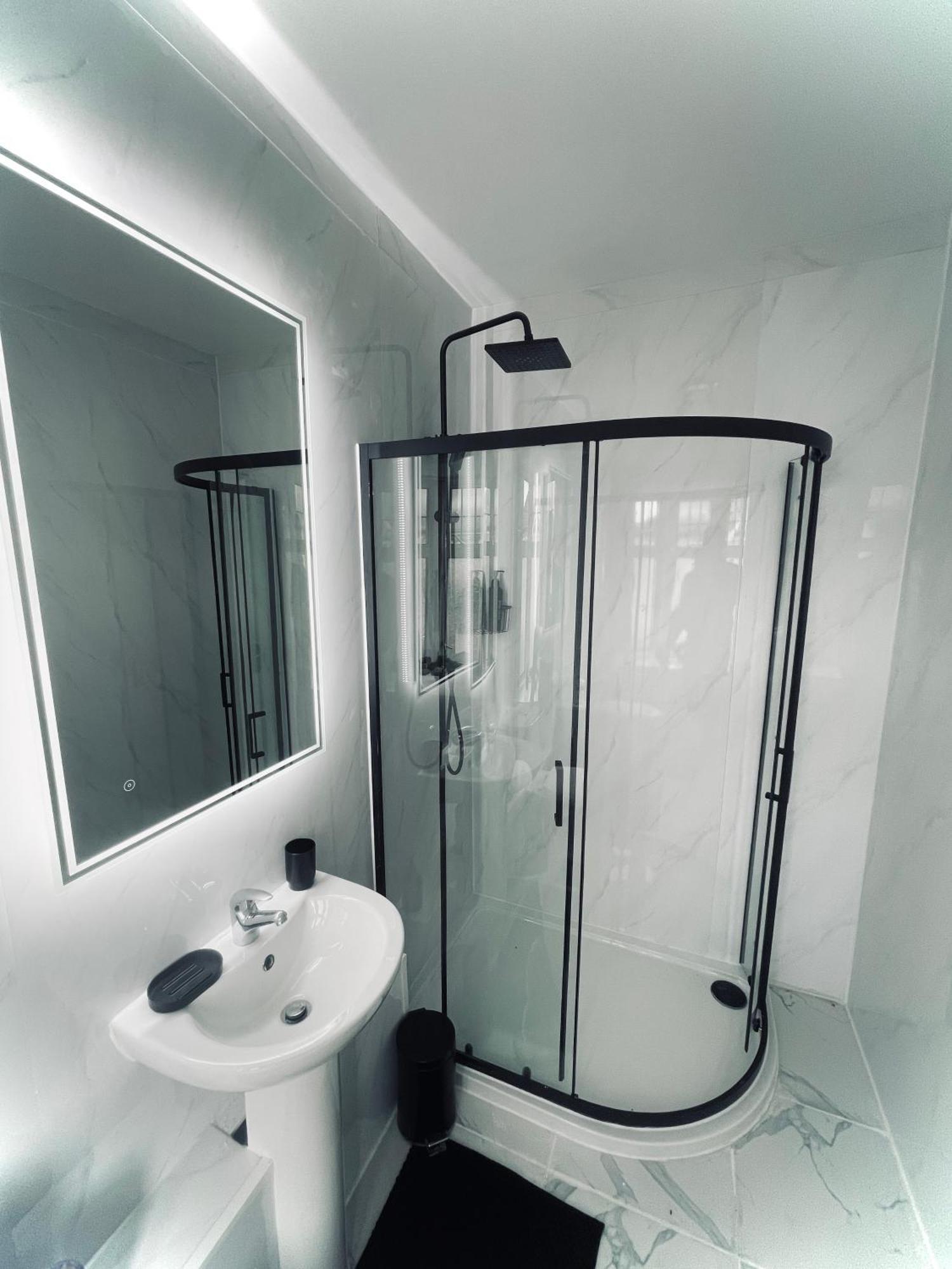 Cozy Private Rooms In Homestay Илфорд Экстерьер фото